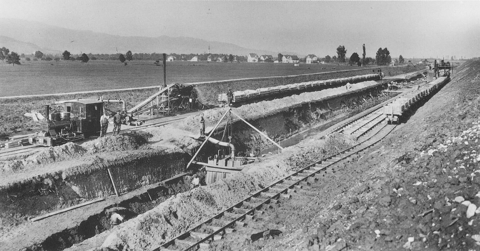 Aushub des Fundamentgrabens für die Berme am landseitigen Dammfuss bei Widnau. 11. Oktober 1911